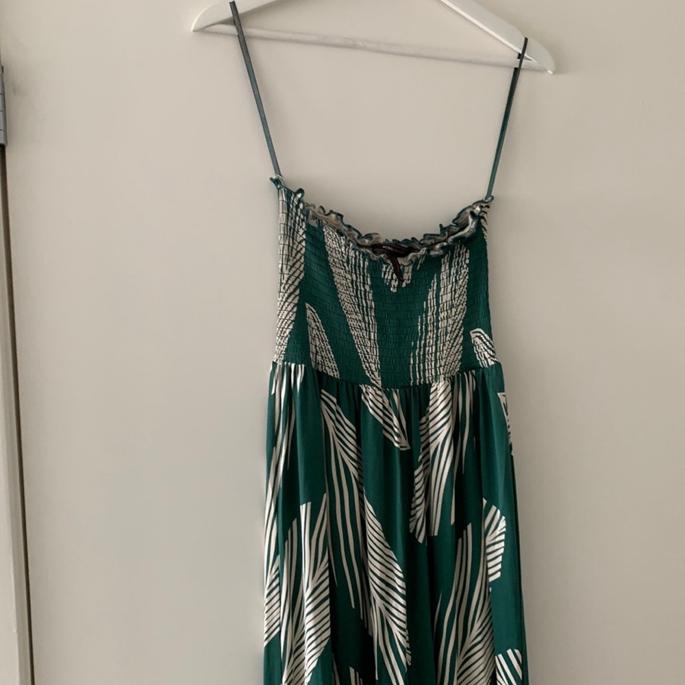 BCBG Strapless Dress Great color size s/m.